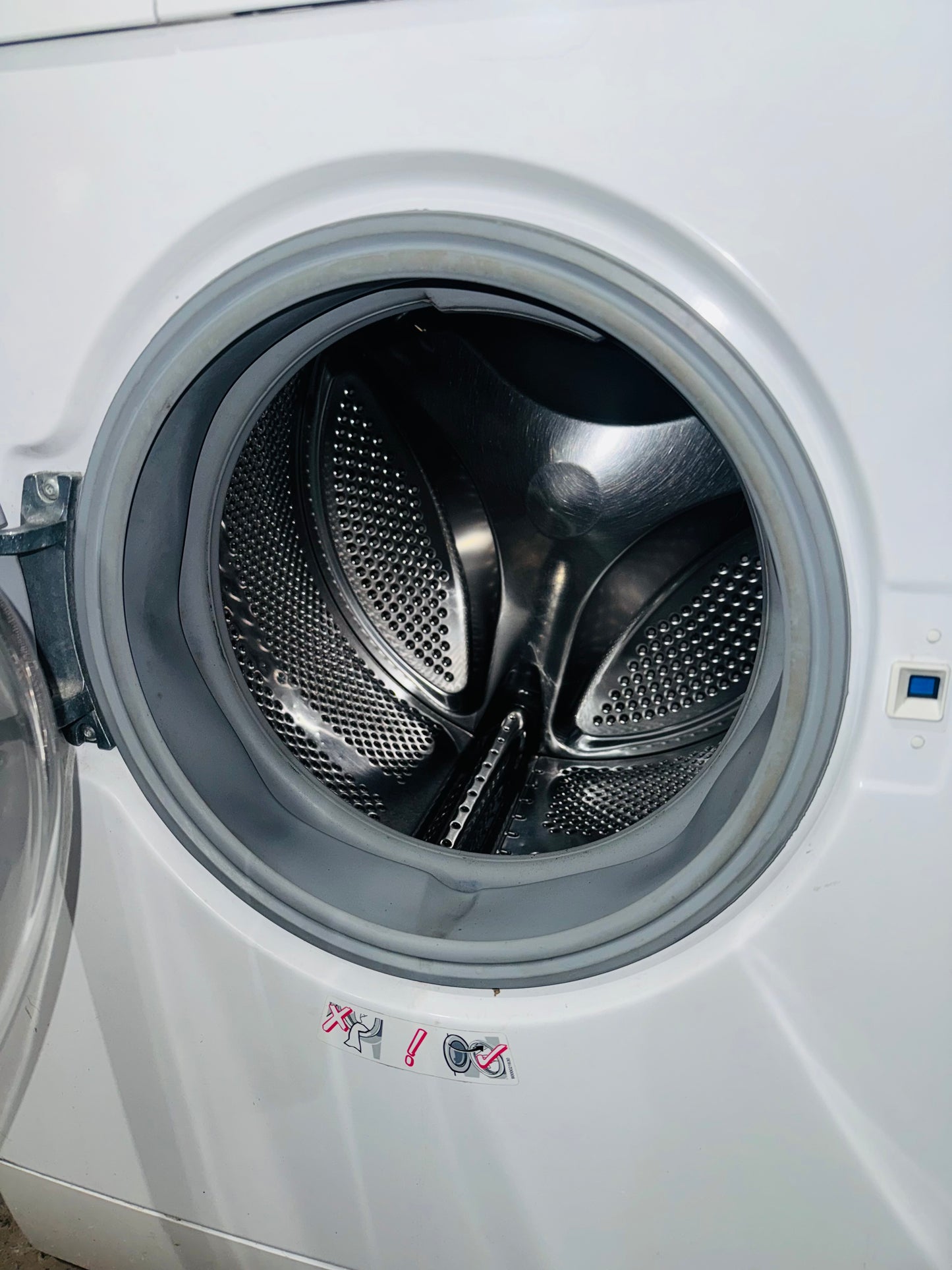 Bosch washer Blomberg dryer stackable $600