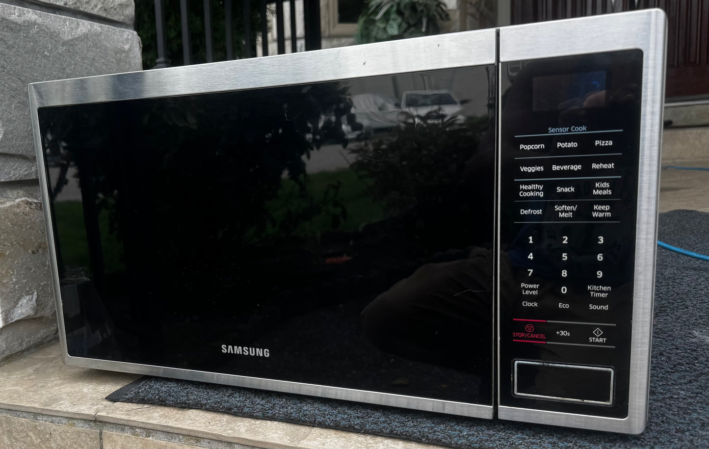 Samsung 1.4 cu.ft Countertop Microwave $100