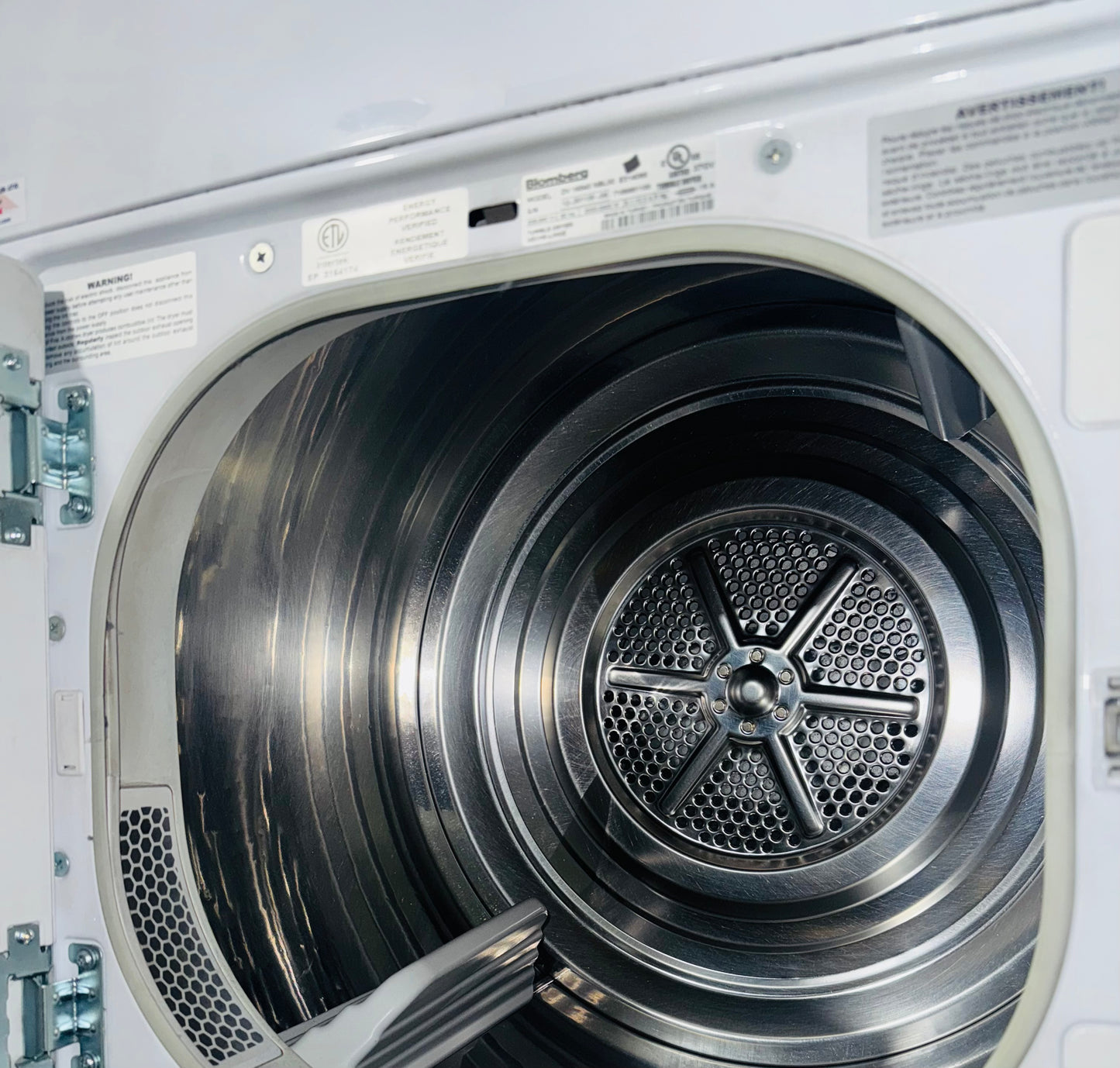 Bosch washer Blomberg dryer stackable $600